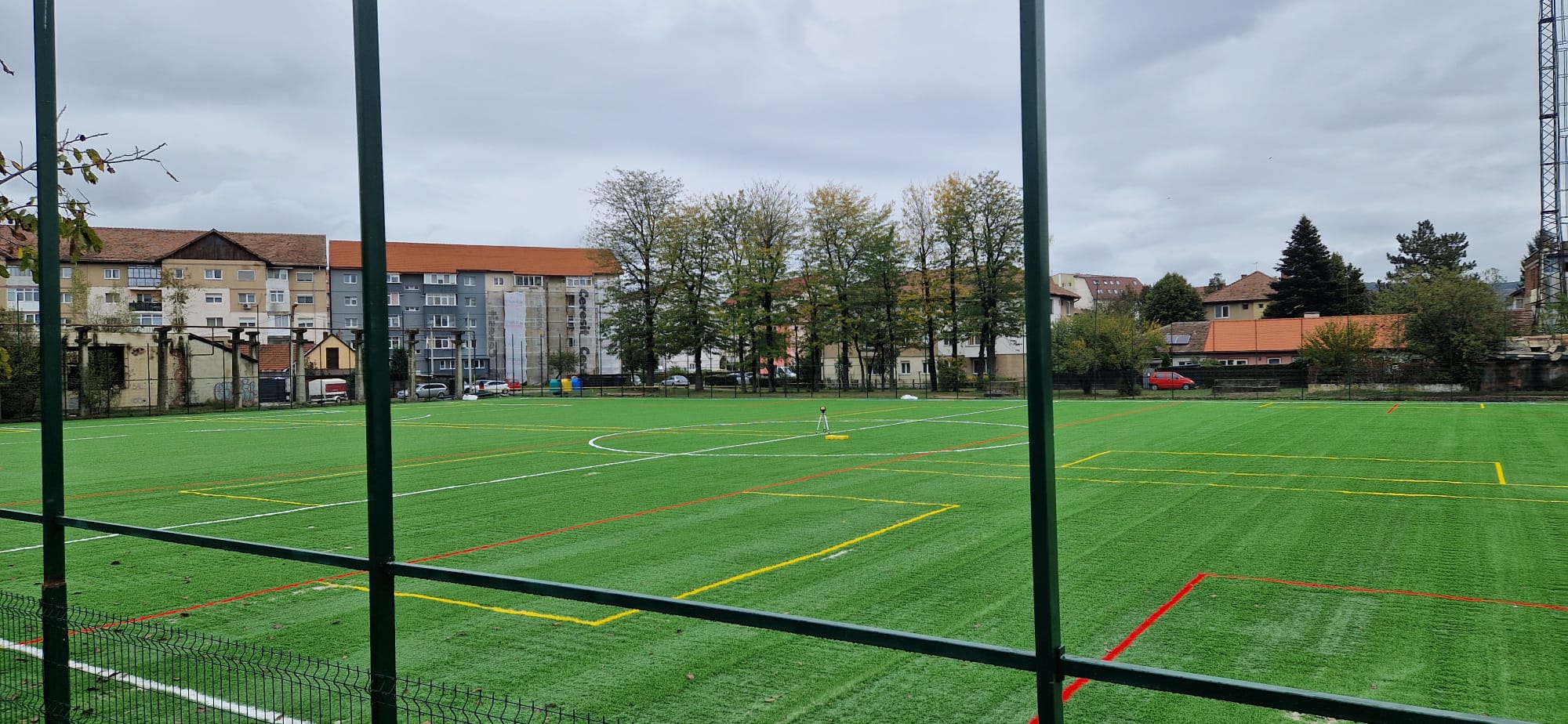 „Sibiul avea nevoie ca de aer de așa ceva”. Cel mai nou teren de fotbal din oraș, amenajat în Broscărie