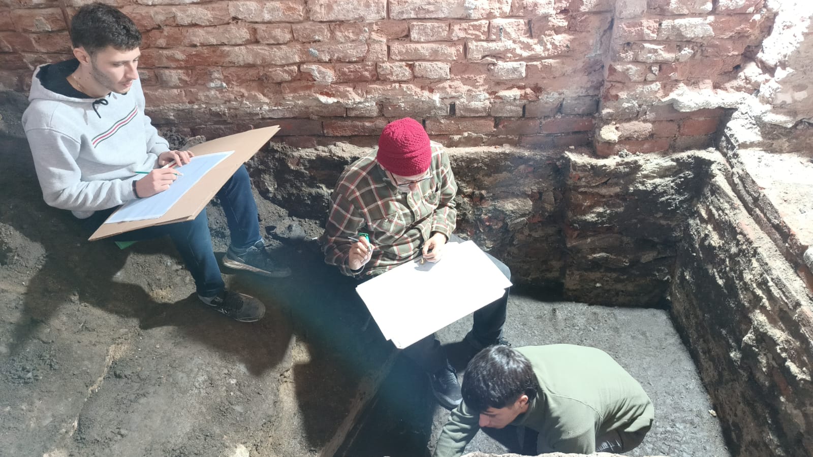 ”O descoperire foarte importantă pentru perioada medievală a Sibiului”. Concluziile arheologilor după cercetările din biserica Sf. Cruce