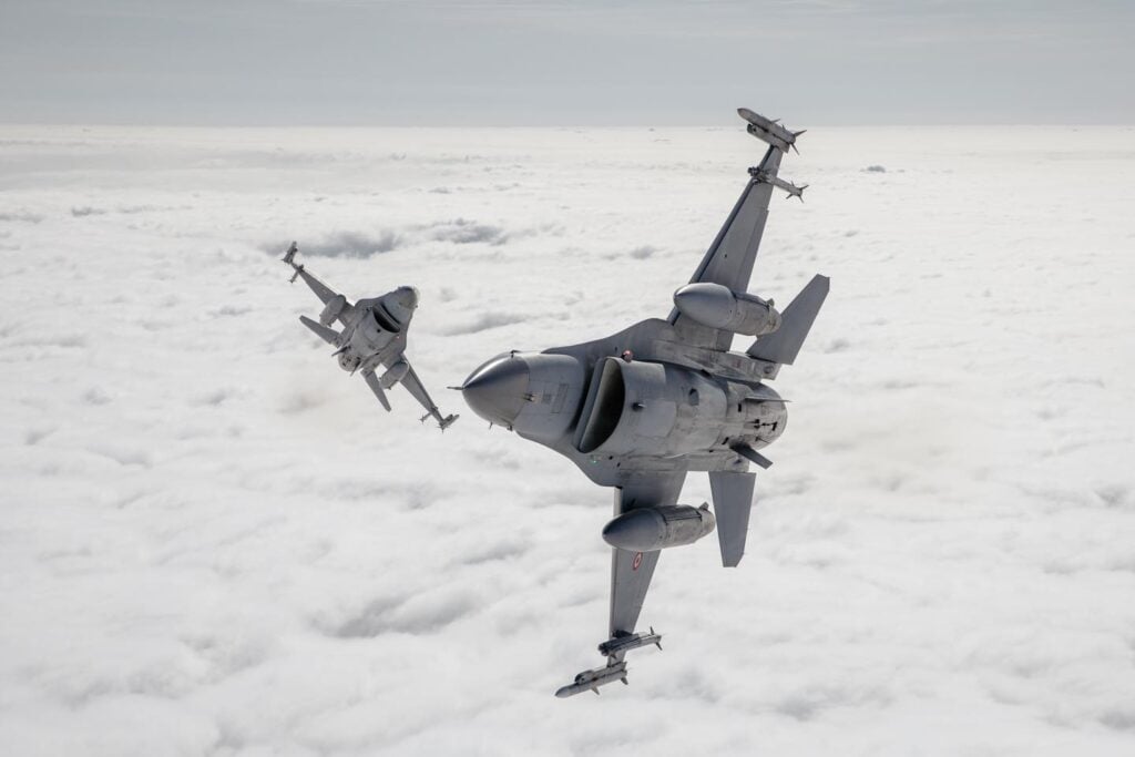 avioane-f-16-cnxp