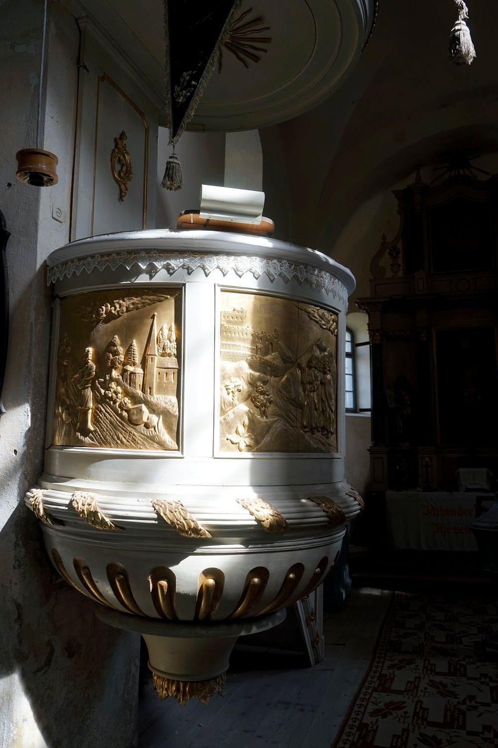 Obiecte cu valoare istorică și artistică din zece biserici evanghelice din Sibiu, salvate printr-un proiect inedit. Acestea sunt necunoscute chiar și pentru specialiști și riscă să dispară