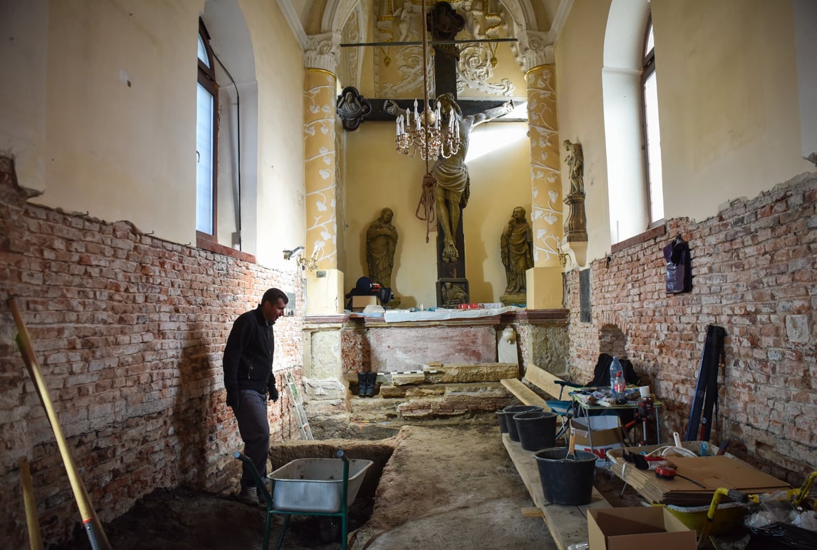 ”O descoperire foarte importantă pentru perioada medievală a Sibiului”. Concluziile arheologilor după cercetările din biserica Sf. Cruce