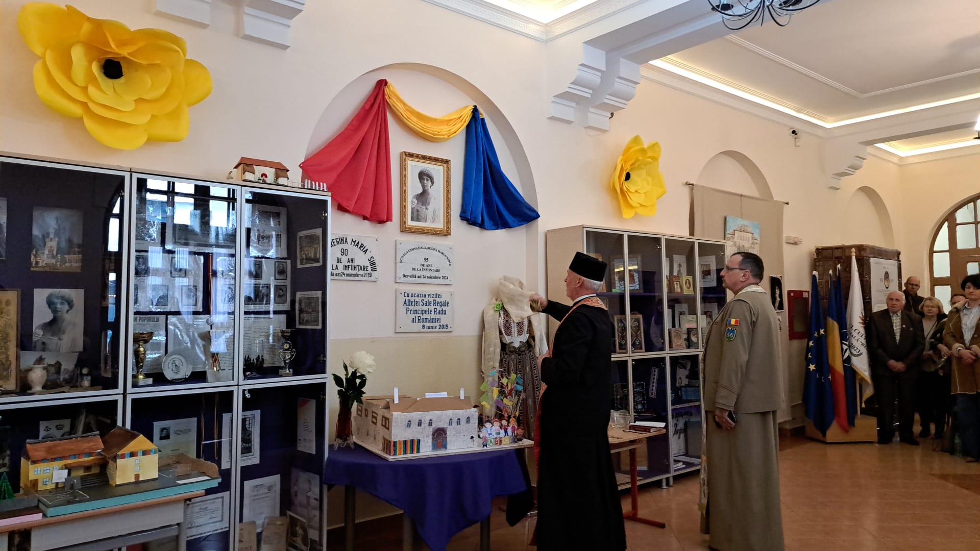 Școala „Regina Maria” a sărbătorit 95 de ani de existență: directorul Bibliotecii Astra și medicul Mihai Rusu, printre foștii absolvenți