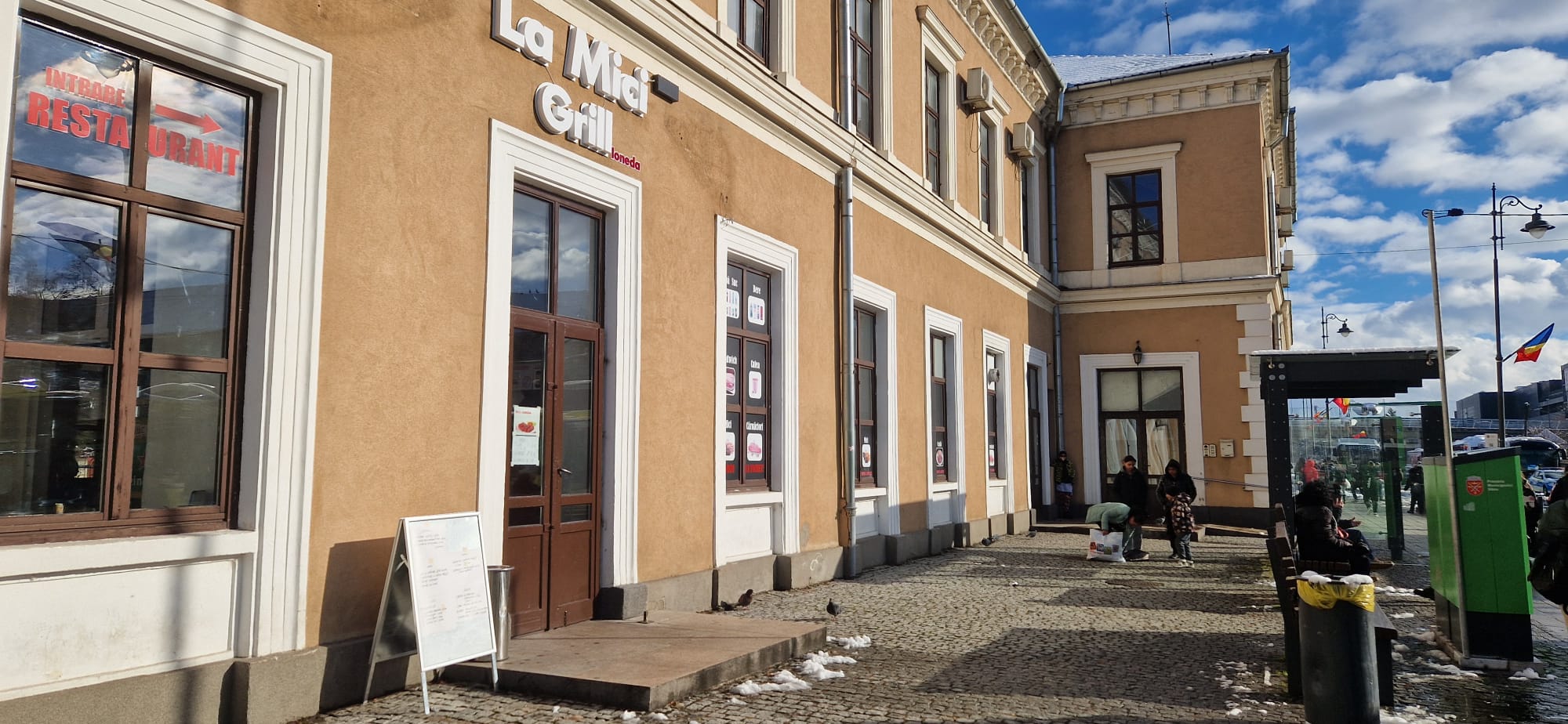 Micii de la Ioneda au propriul restaurant în Sibiu. Păcat că-l strică anturajul