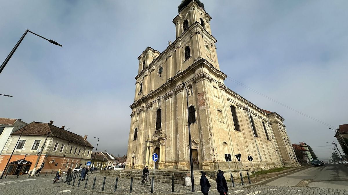 Biserica „Sf. Elisabeta” din Dumbrăveni, cea mai mare biserică armeană din lume până în secolul XX. Autoritățile vor să o renoveze din 2025
