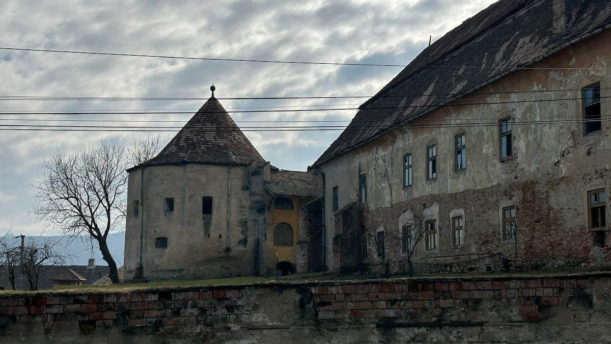 Biserica „Sf. Elisabeta” din Dumbrăveni, cea mai mare biserică armeană din lume până în secolul XX. Autoritățile vor să o renoveze din 2025