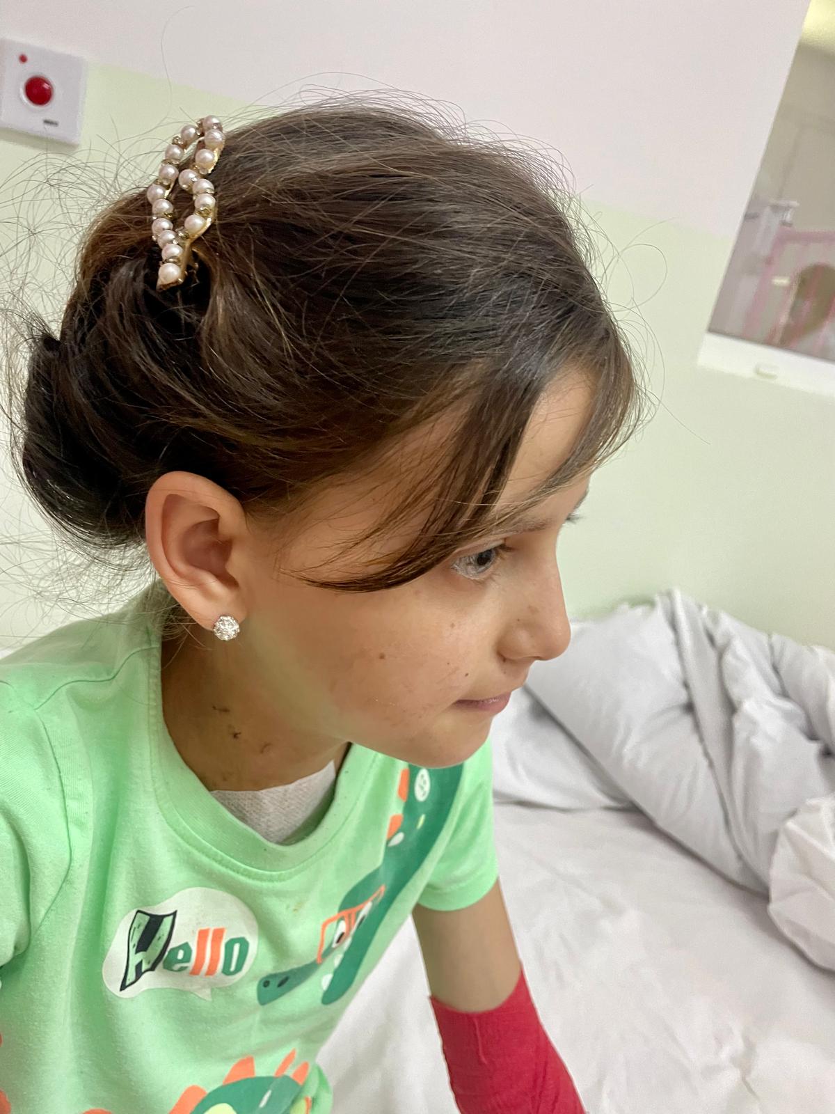Sánta Réka, medicul care dă șansa unei vieți normale copiilor vulnerabili, cu malformații cardiace: „Până nu reușesc să îi curăț de râie și de păduchi, nu îi pot trimite la operație”