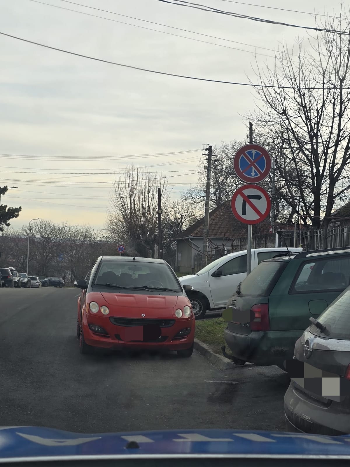 11 șoferi au fost sancționați de polițiștii sibieni după ce au parcat în intersecții