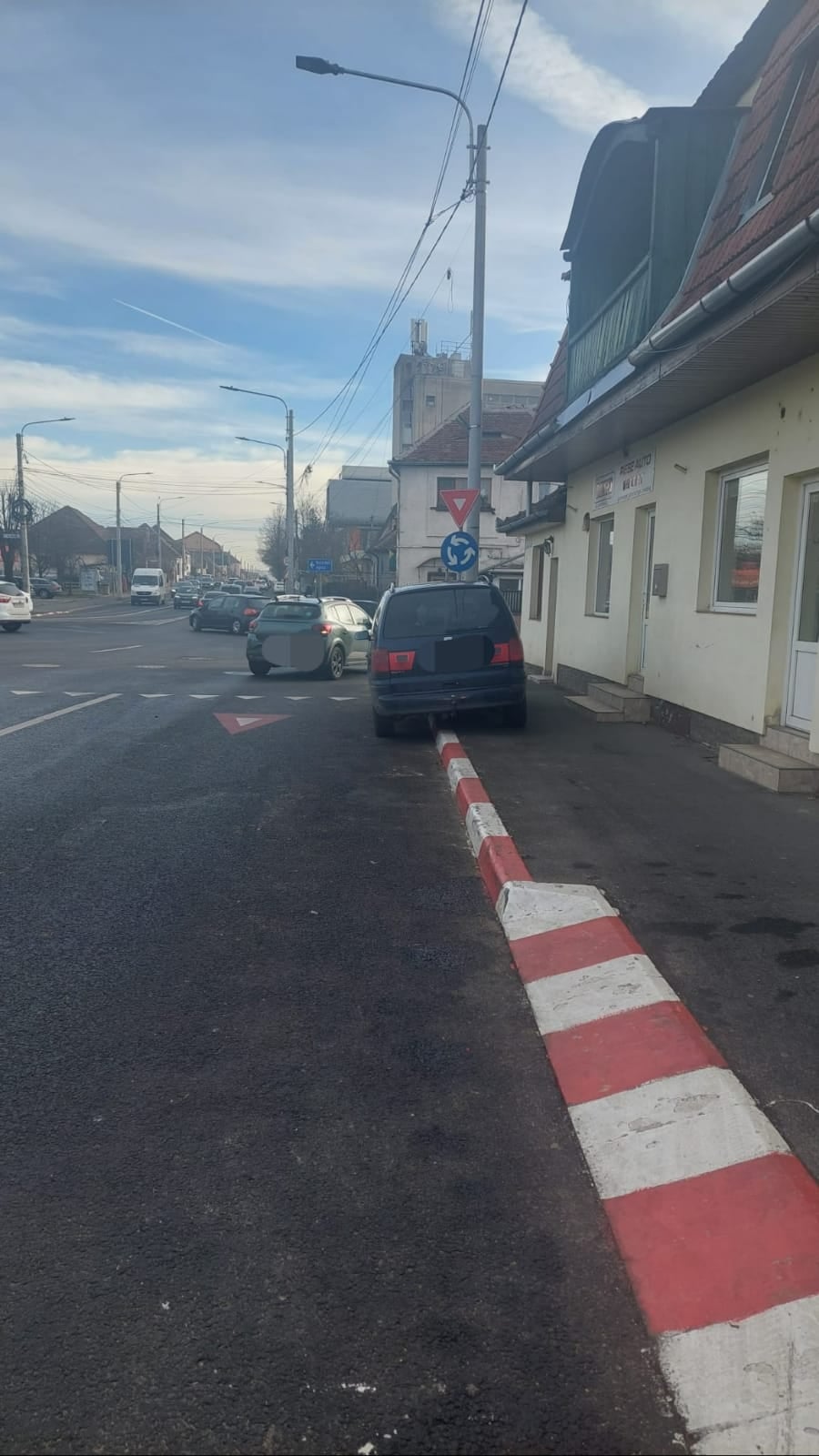 11 șoferi au fost sancționați de polițiștii sibieni după ce au parcat în intersecții