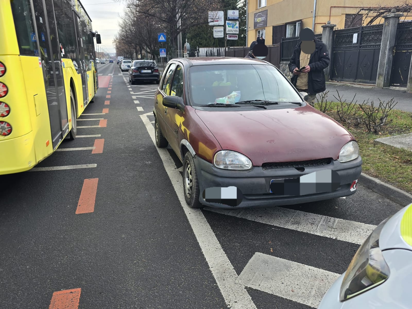 11 șoferi au fost sancționați de polițiștii sibieni după ce au parcat în intersecții