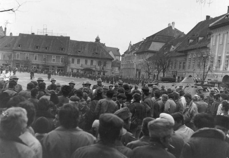 Decembrie '89. Mircea Bozan despre zilele de 21 și 22 decembrie: „Sibiul nu mai putea fi întors din drumul său spre libertate decât prin baie de sânge”