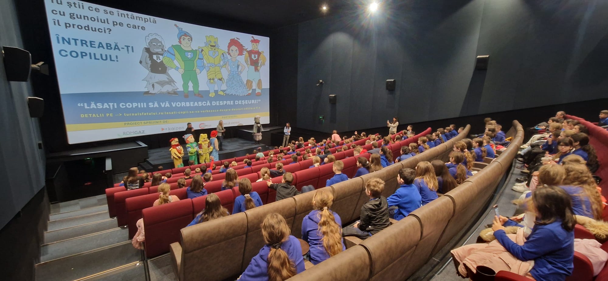 Educație inedită la mall: Aproape 800 de elevi din Sibiu au învățat despre colectarea separată a deșeurilor și curățenia orașului