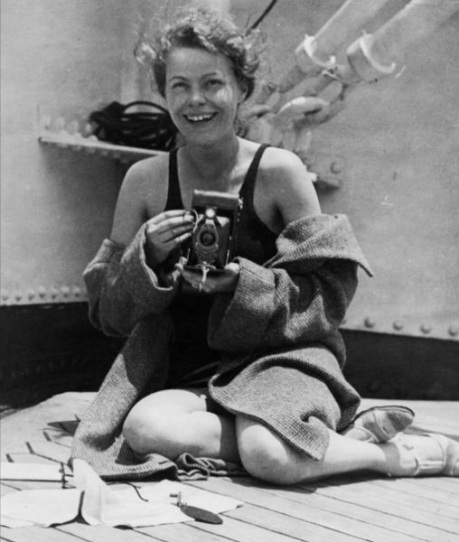 ”Via Transilvanica”, acum 88 de ani. O americancă parcurge România pe bicicletă și ajunge și în Sibiu. ”Țara castelelor şi a ţiganilor”