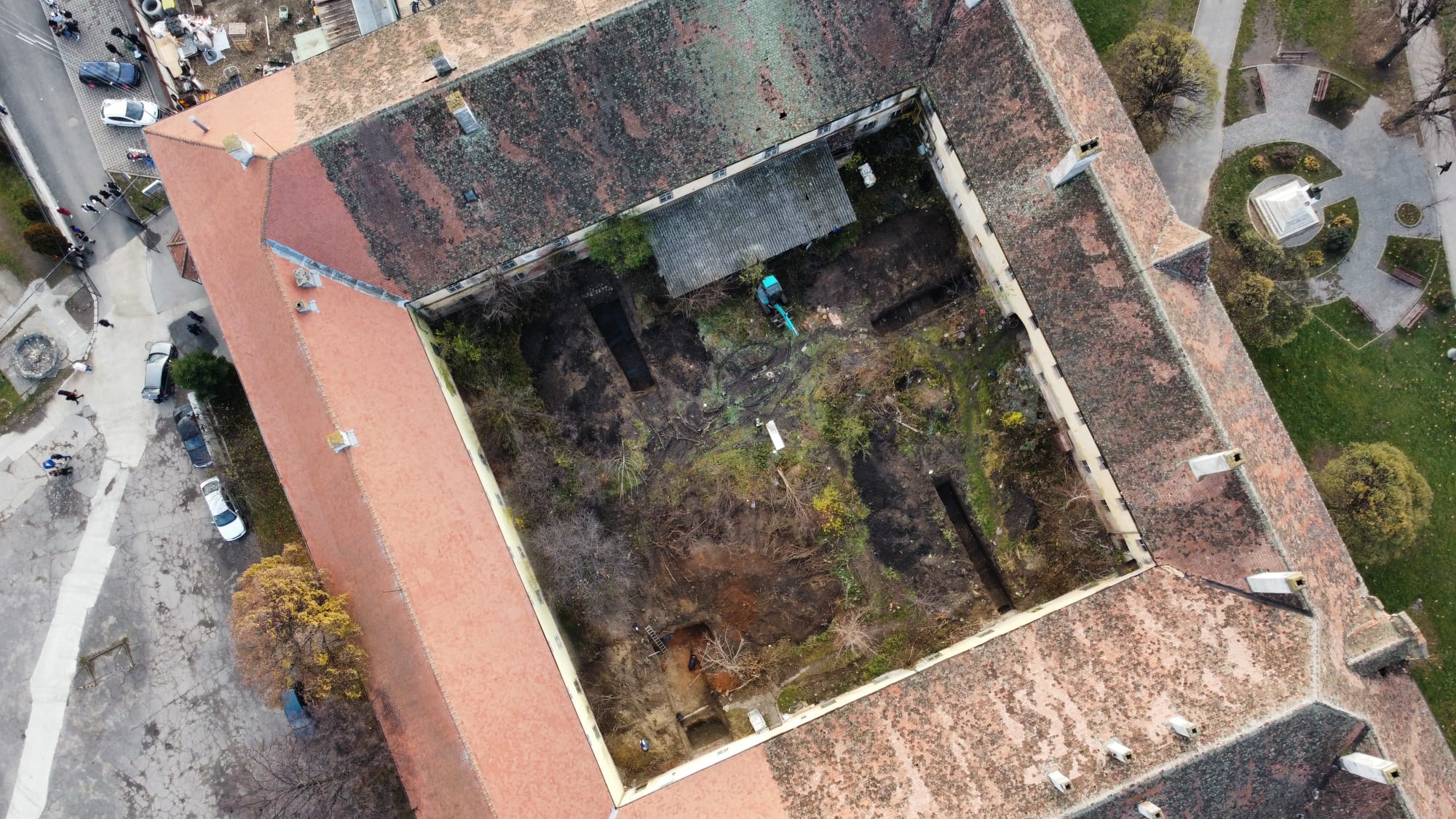 Proiectul imobiliar de pe malul Cibinului, propus pentru zona Flaro-Mondex, a ajuns în Consiliul local. Clădiri cu șase etaje, trei străzi noi, o pasarelă și peste 600 de locuri de parcare