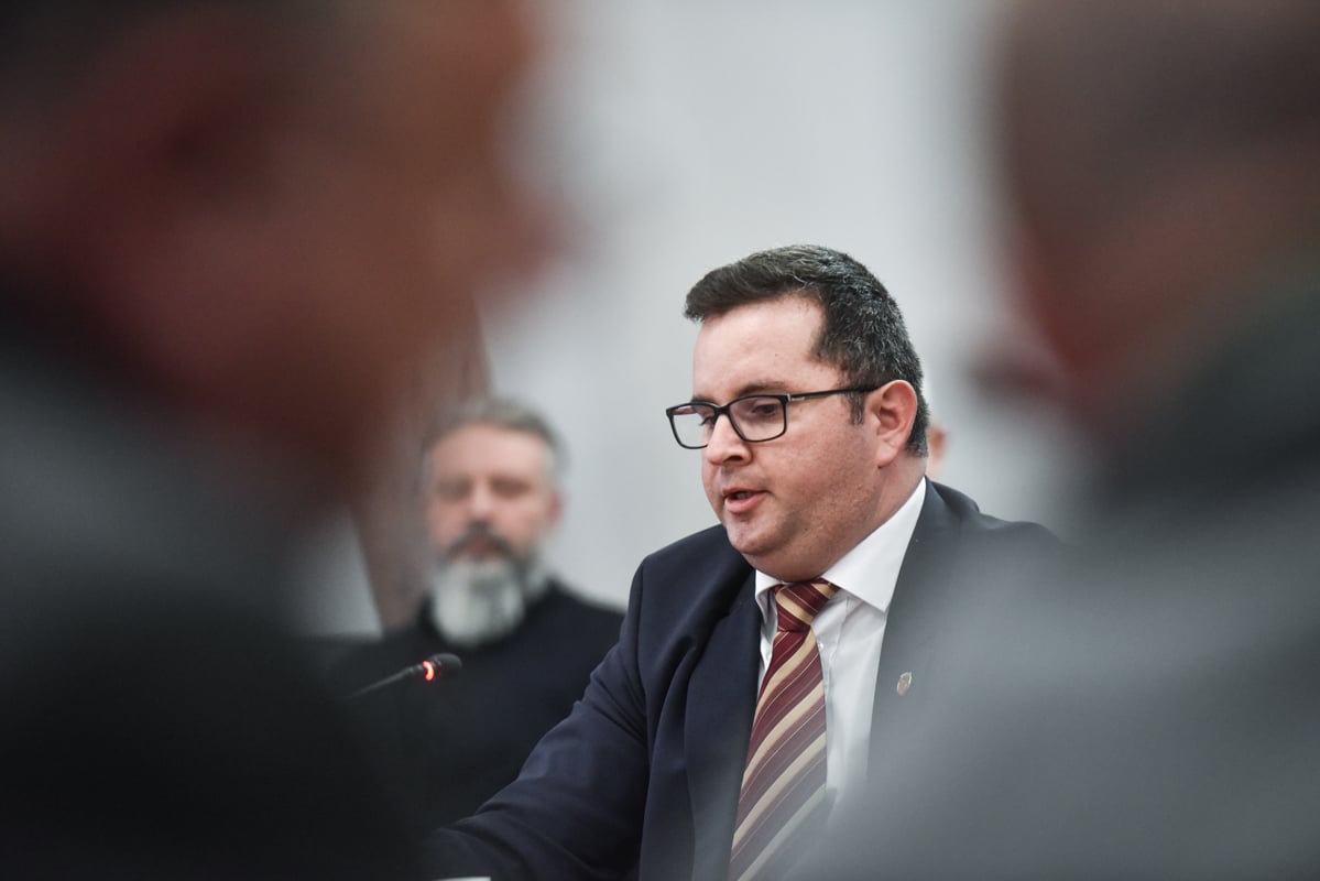 Aleșii sibienilor au votat creșterea taxei de salubrizare cu 40%, de sâmbătă. „Chestiunile acestea de fațadă, că apărăm interesele cetățenilor, sunt de doi bani”