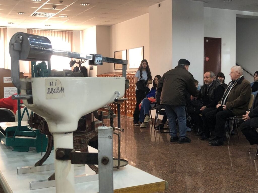 expozitie-cantare-balanta-hess-biblioteca-astra7-ewdx