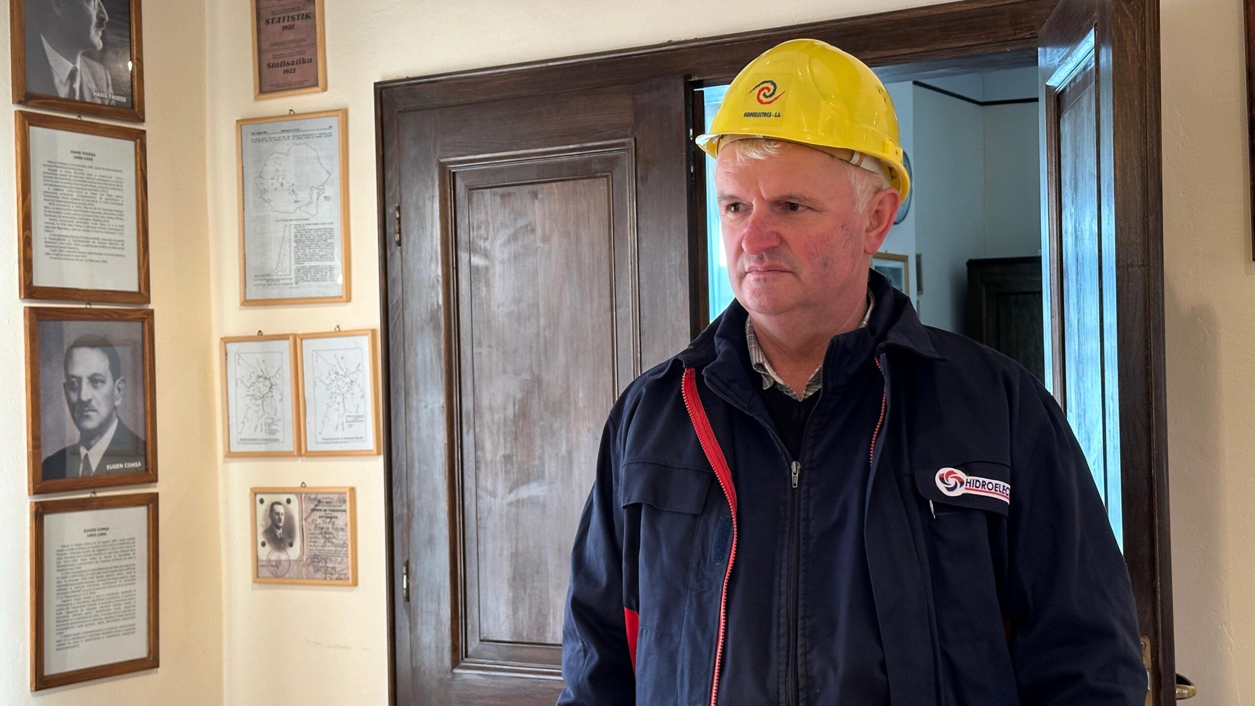 „Aici pot primi lumină, pentru că suntem într-o fabrică de lumină!”. Istoria puțin cunoscută a Centralei de la Sadu, povestită de inginerul care i-a construit muzeul