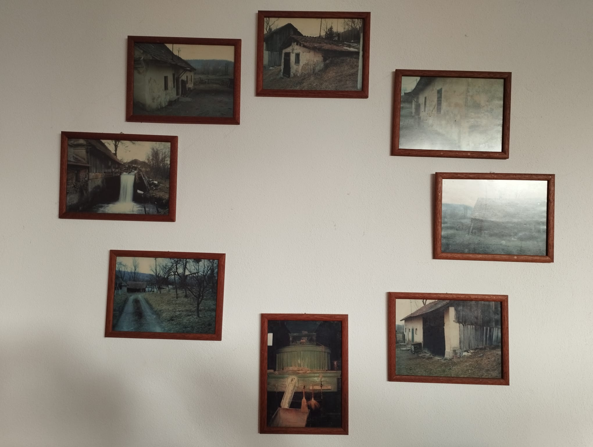 Cârța: O călătorie în timp printre ruine cisterciene și povești săsești. Ca bonus, vizităm o pensiune cu o veche moară de piatră