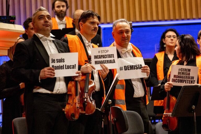 Aflat în derulare de mai bine de patru ani, „războiul” dintre sindicaliști și conducerea Filarmonicii de Stat Sibiu se manifestă sub diferite forme. Cea mai recentă a luat forma unui dosar DNA. Sursa foto: SAIFS
