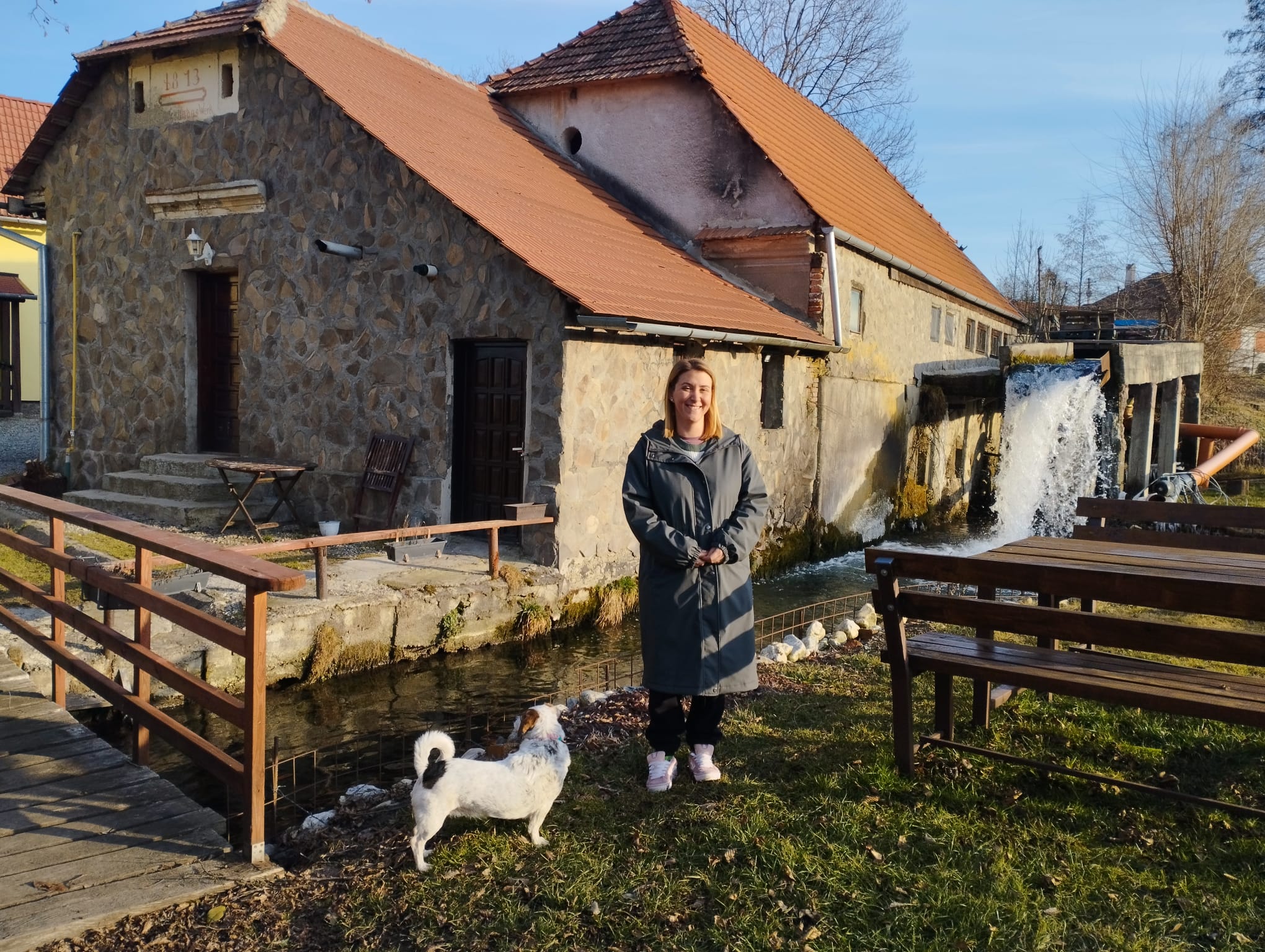 Cârța: O călătorie în timp printre ruine cisterciene și povești săsești. Ca bonus, vizităm o pensiune cu o veche moară de piatră