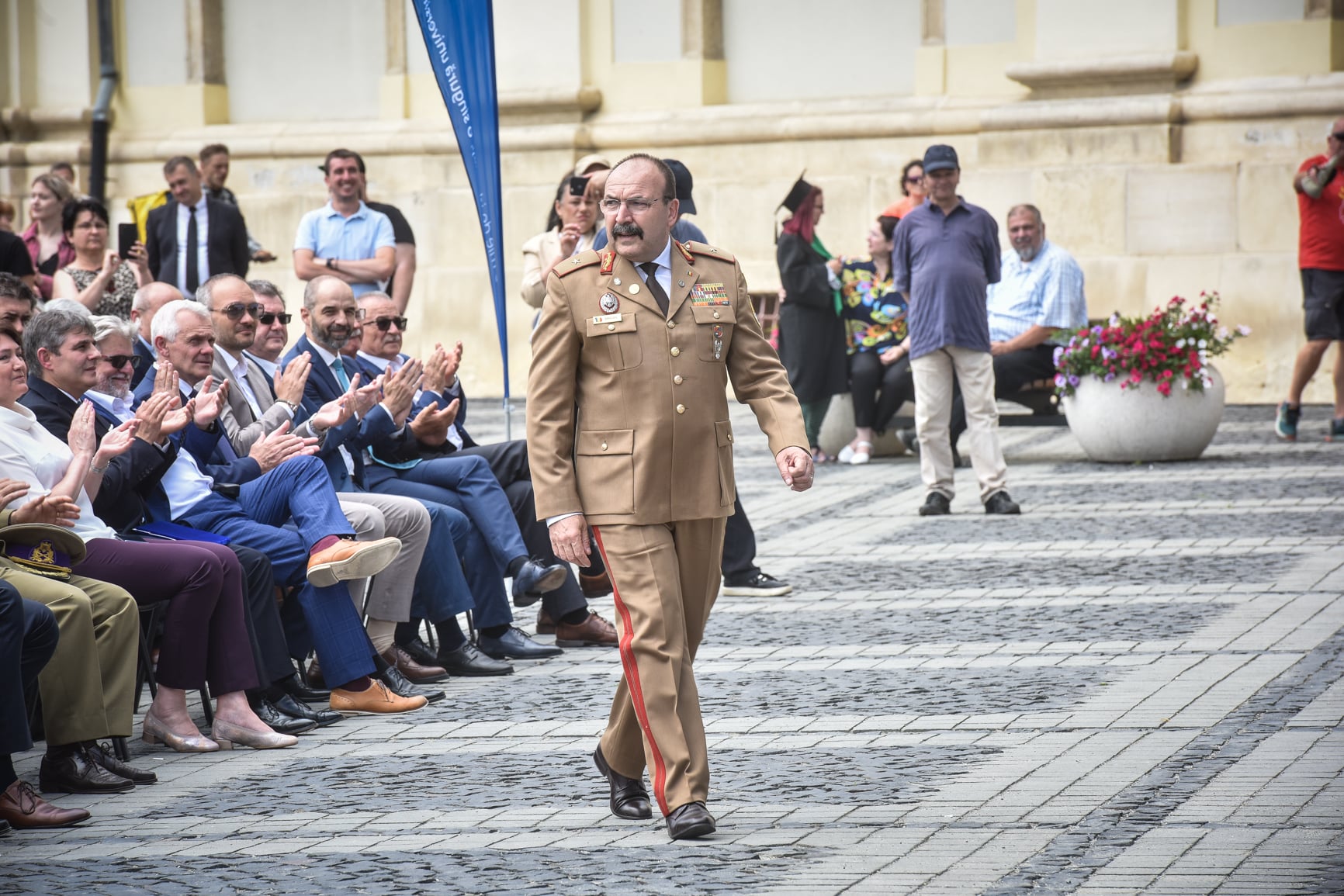 Ceremonie de predare-primire a comenzii Academiei Forțelor Terestre „Nicolae Bălcescu” din Sibiu. Ghiță Bârsan se pensionează, după 14 ani la conducerea instituției