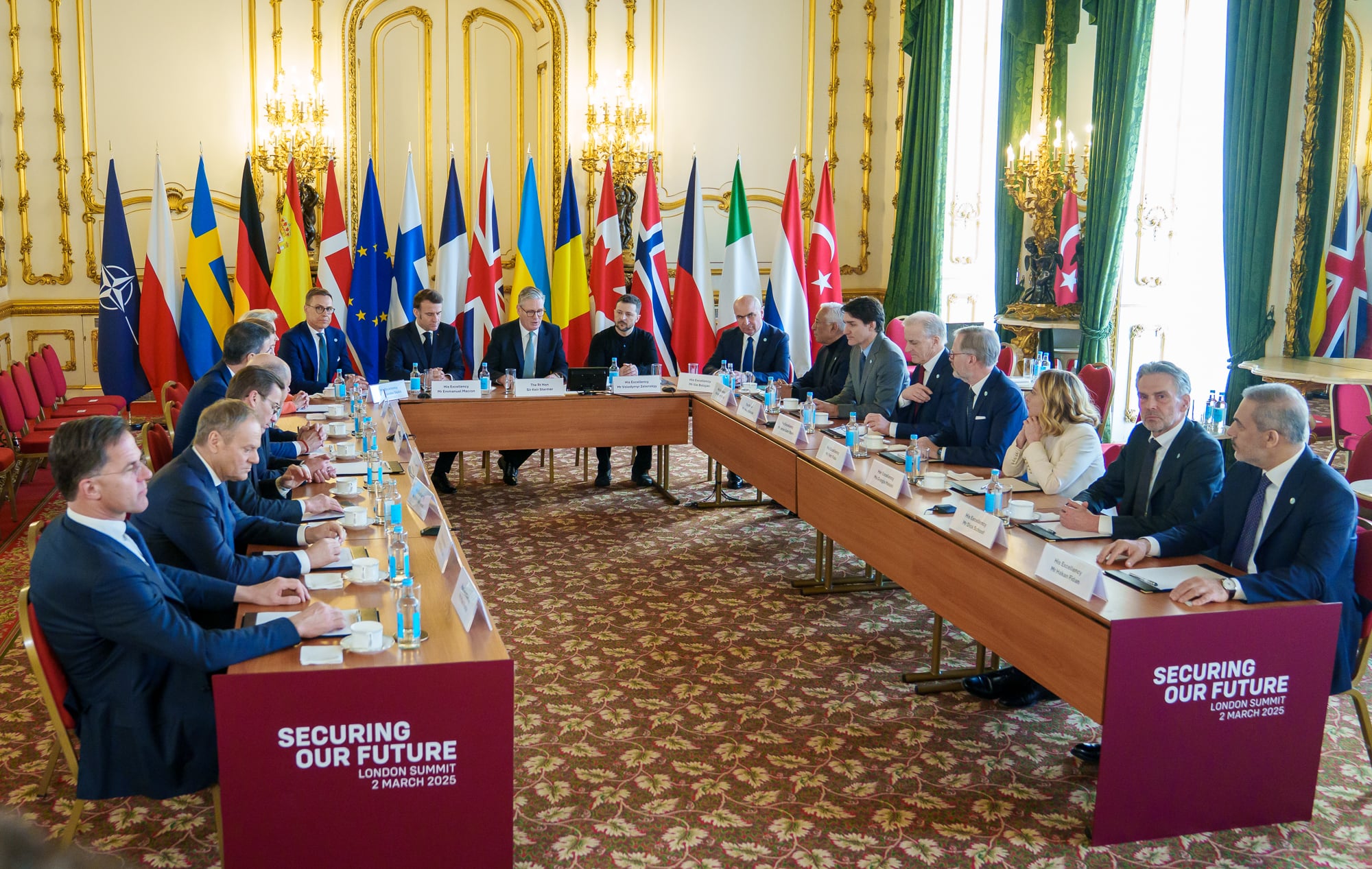 Ilie Bolojan, așezat lângă Zelenski, la Summitul liderilor privind Ucraina. Starmer: Europa trece printr-un „moment unic” pentru securitatea sa