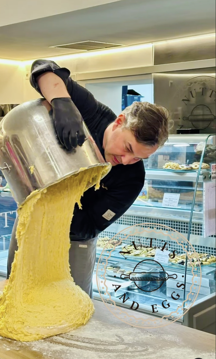 La 71 de ani, o sibiancă și-a deschis afacere împreună cu fiul ei. „Ne completăm unul pe celălalt. Claudiu are mai multe idei, fiind din altă generație”