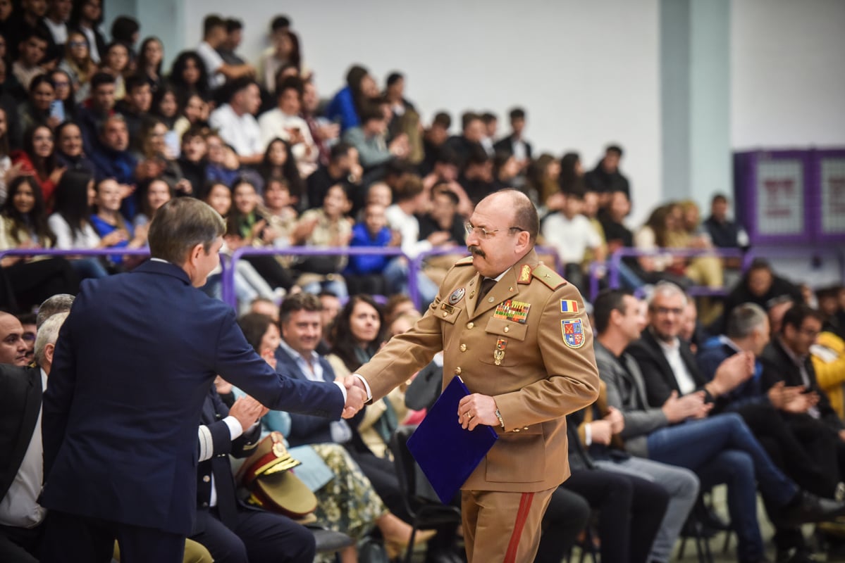 Ceremonie de predare-primire a comenzii Academiei Forțelor Terestre „Nicolae Bălcescu” din Sibiu. Ghiță Bârsan se pensionează, după 14 ani la conducerea instituției
