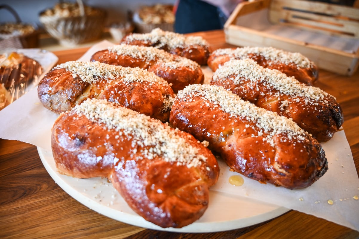 La 71 de ani, o sibiancă și-a deschis afacere împreună cu fiul ei. „Ne completăm unul pe celălalt. Claudiu are mai multe idei, fiind din altă generație”