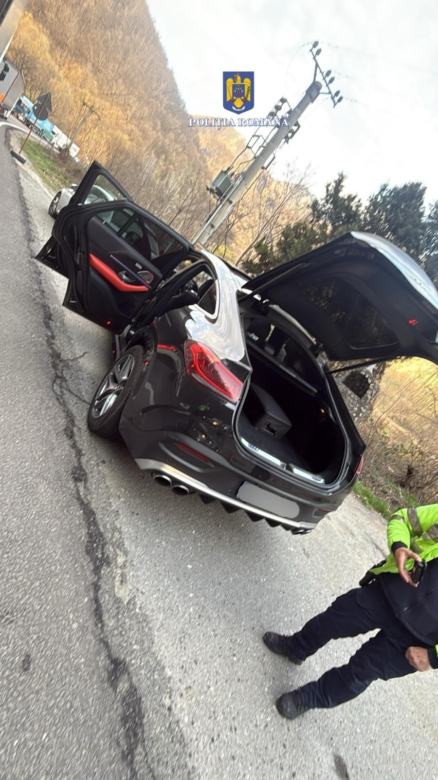 Actualizare. Șoferul oprit pe Valea Oltului după o urmărire în trafic este sibian. Are 26 de ani