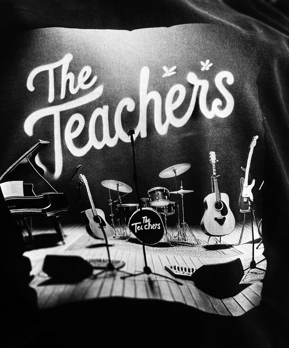 „The Teachers”, profesorii din Sibiu care au înființat o formație. Solistă este o profă de germană, iar toboșar un biolog: „Lecția pe care o predăm este bucuria de a cânta”