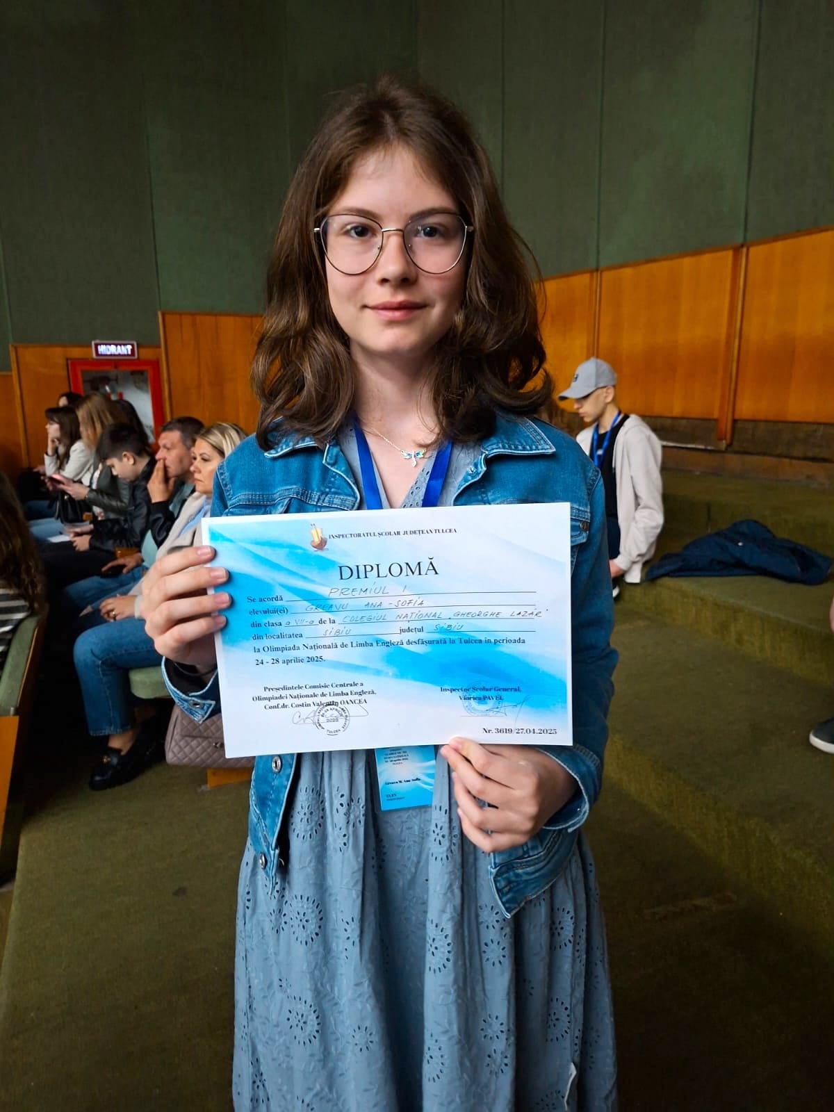 Tudor Giurcă și Sofia Greavu sunt elevii care au adus la Sibiu premiul I la Olimpiada Națională de Engleză. Tudor merge mai departe și la olimpiada internațională