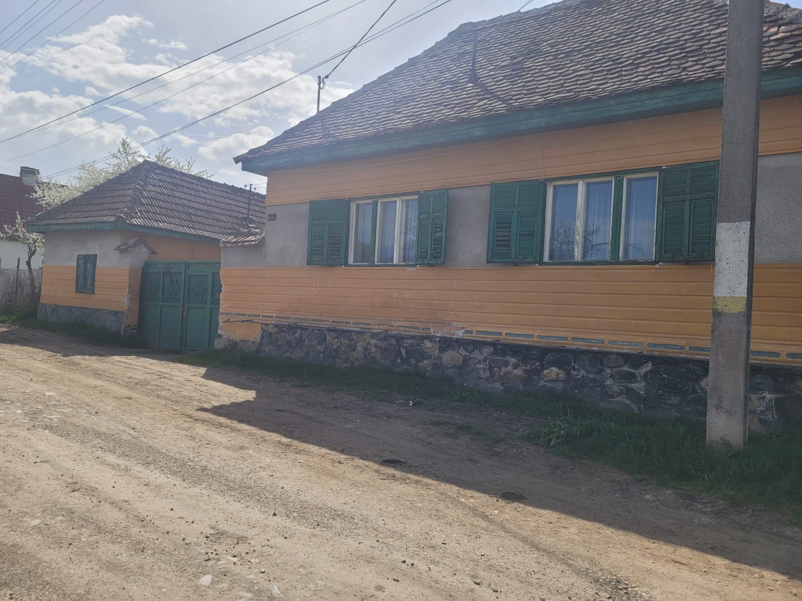116 mii de euro, ca să ajungi vecin cu Andreea Esca și Tudor Chirilă. O casă din comuna Porumbacu de Jos e scoasă la licitație după ce proprietarul a fost executat silit