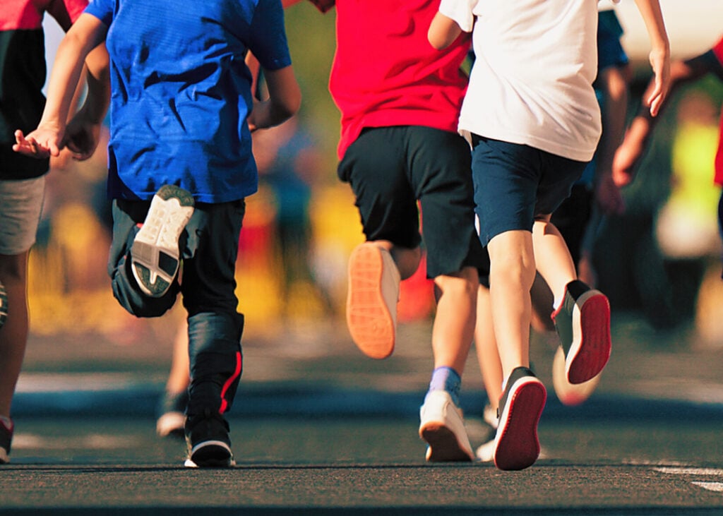 copii-alergand-kuaf