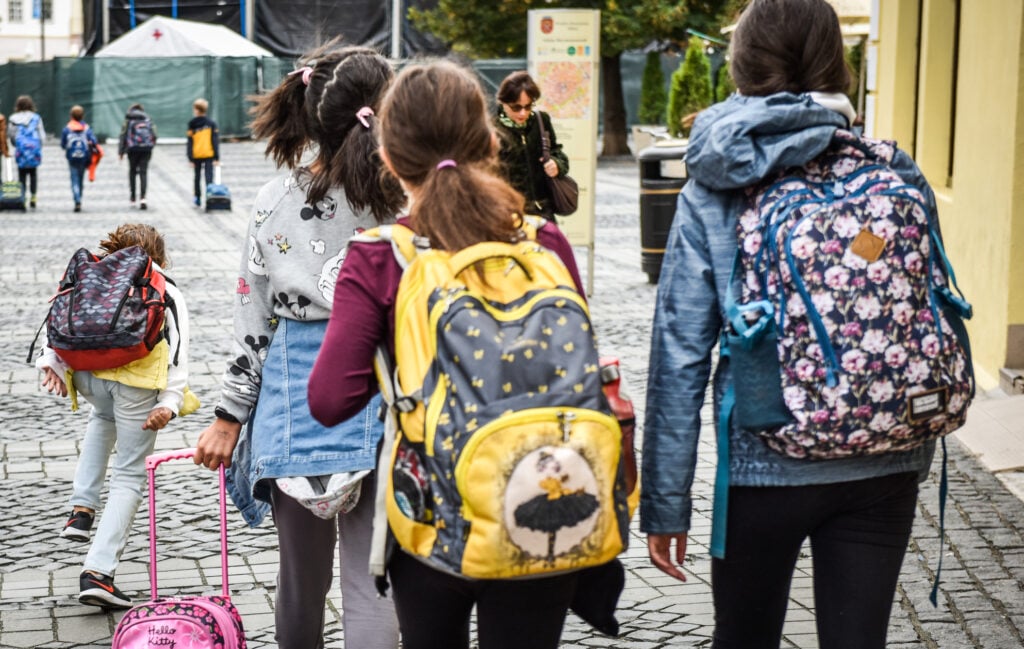 elevi-copii-scoala-3-jpwq-yrhz