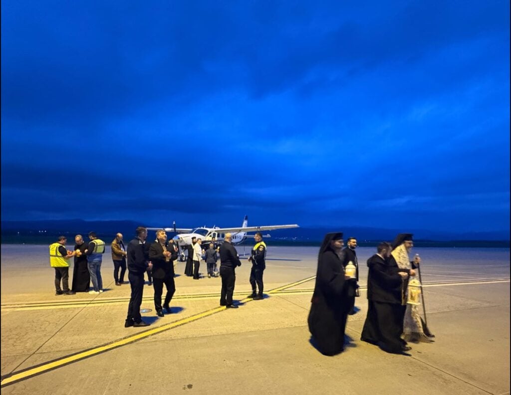 lumina-pasti-foto-aeroport-2-27x9