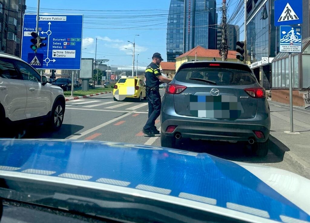 masina-parcare-neregulamentara-politist-1f08