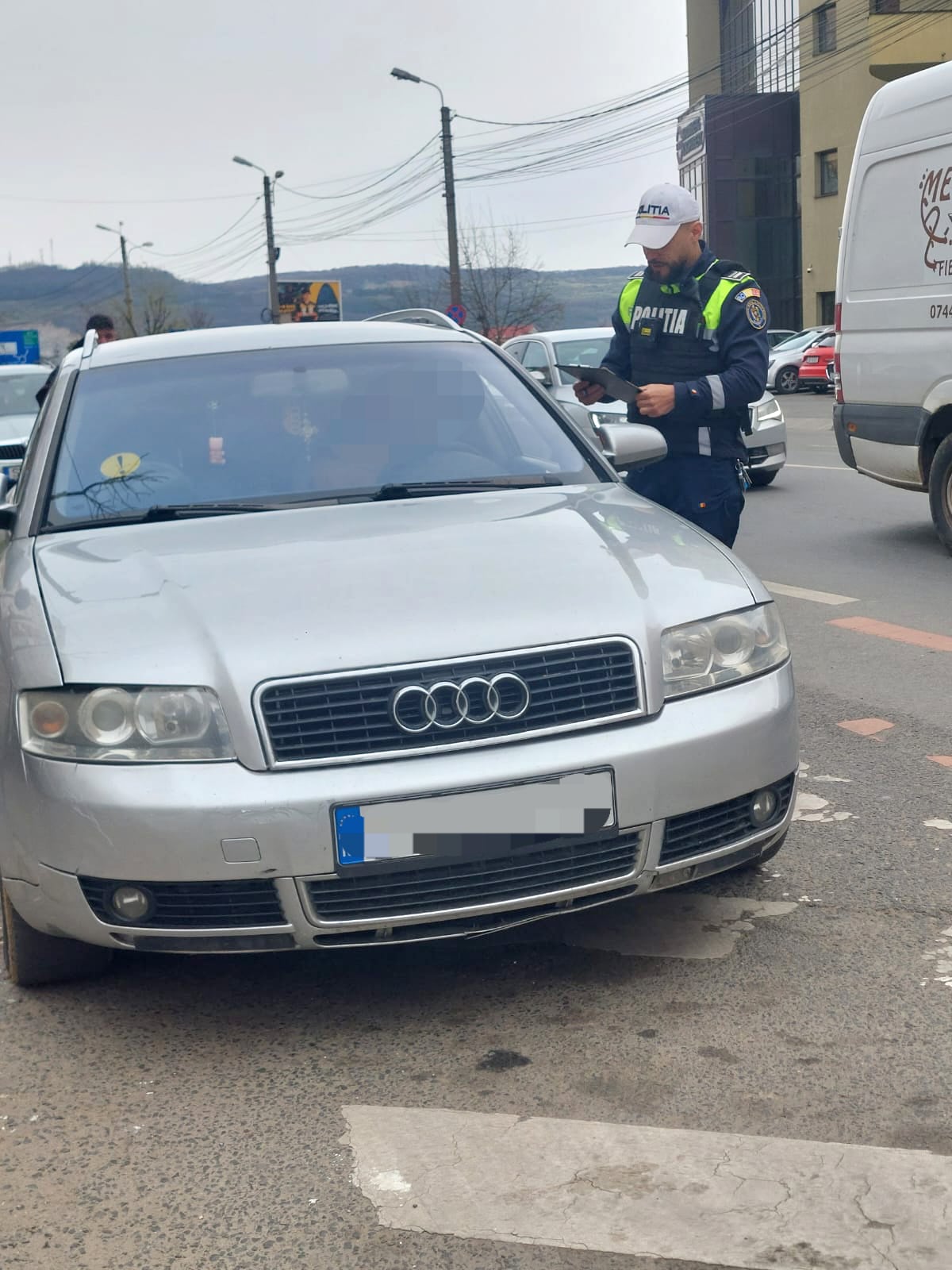 11 șoferi au fost amendați pentru că au parcat neregulamentar, pe M. Viteazu și Semaforului