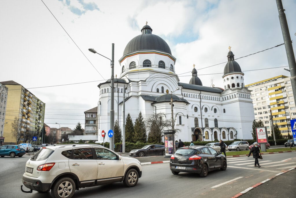 sibiu-mihai-viteazu-biserica-circulatie-masini-3-wnta