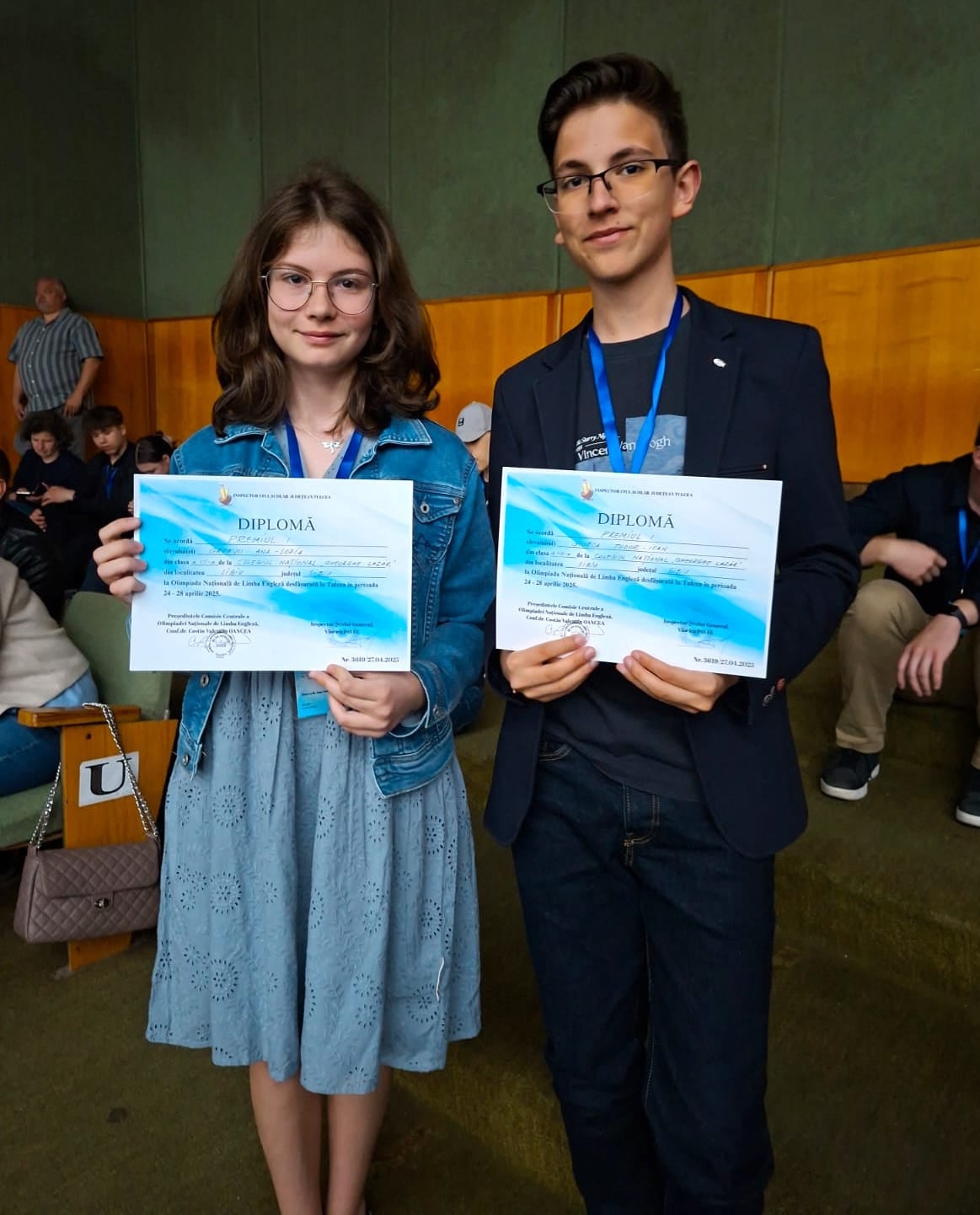 Tudor Giurcă și Sofia Greavu sunt elevii care au adus la Sibiu premiul I la Olimpiada Națională de Engleză. Tudor merge mai departe și la olimpiada internațională