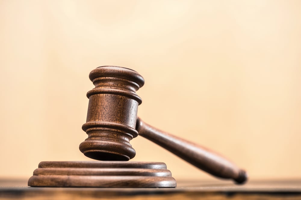 tribunal-foto-depositphotos-147829073-s-fbbn
