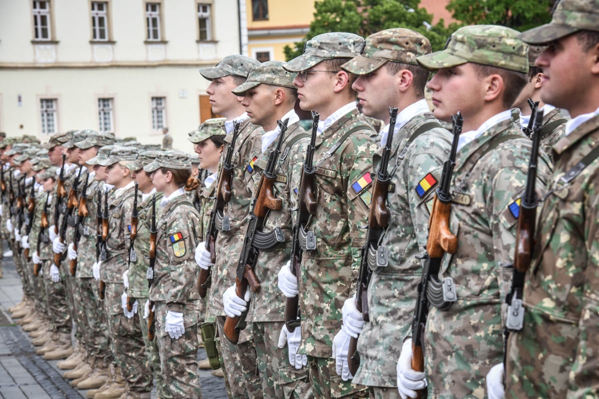 Spitalul Militar din Sibiu a primit Drapelul de Luptă, la 106 ani de la preluarea lui de către România. Deviza spitalului: „Sănătatea pacientului e legea supremă”