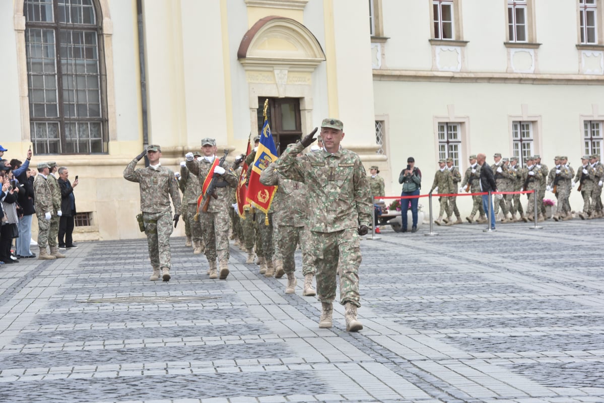 Spitalul Militar din Sibiu a primit Drapelul de Luptă, la 106 ani de la preluarea lui de către România. Deviza spitalului: „Sănătatea pacientului e legea supremă”
