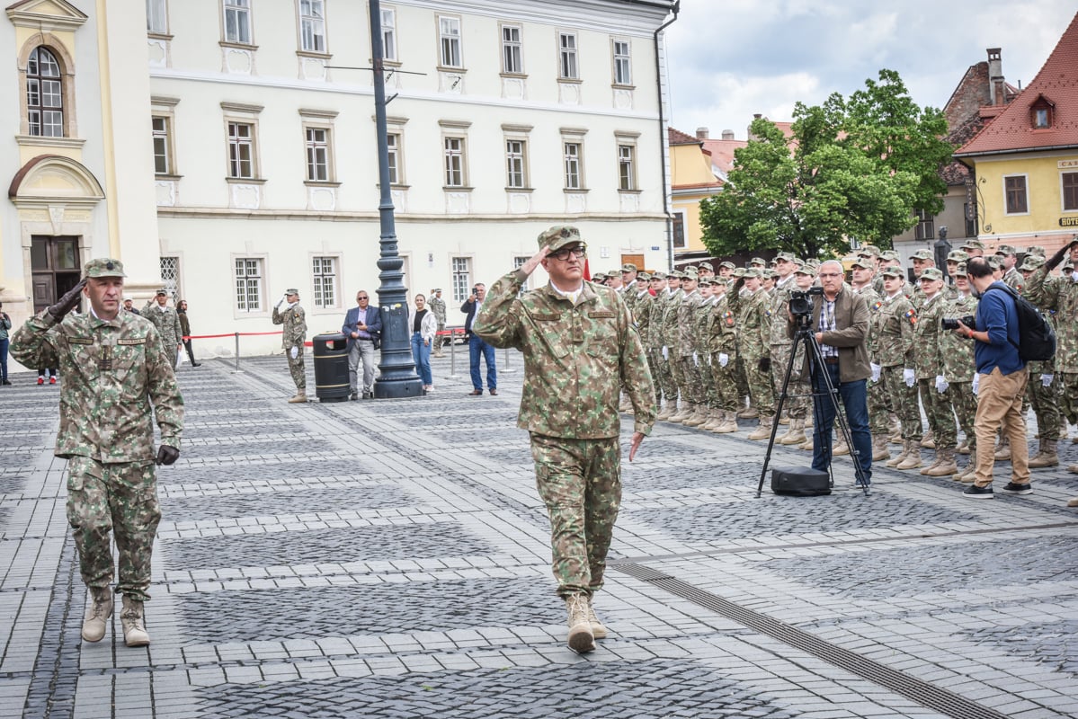 Spitalul Militar din Sibiu a primit Drapelul de Luptă, la 106 ani de la preluarea lui de către România. Deviza spitalului: „Sănătatea pacientului e legea supremă”