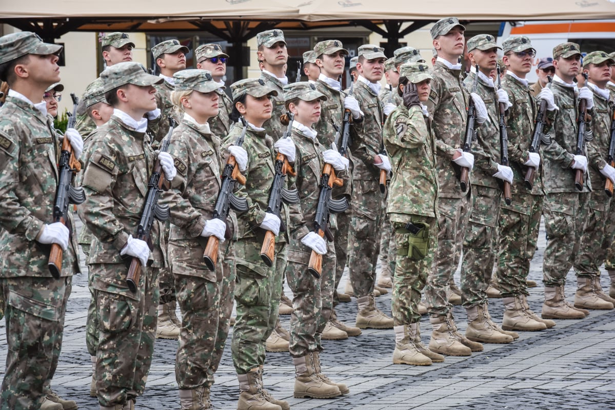 Spitalul Militar din Sibiu a primit Drapelul de Luptă, la 106 ani de la preluarea lui de către România. Deviza spitalului: „Sănătatea pacientului e legea supremă”