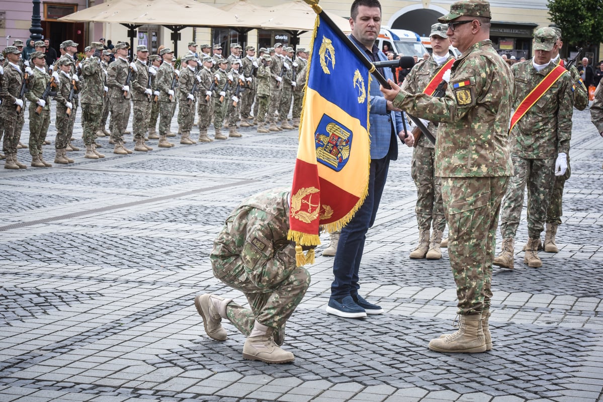 Spitalul Militar din Sibiu a primit Drapelul de Luptă, la 106 ani de la preluarea lui de către România. Deviza spitalului: „Sănătatea pacientului e legea supremă”