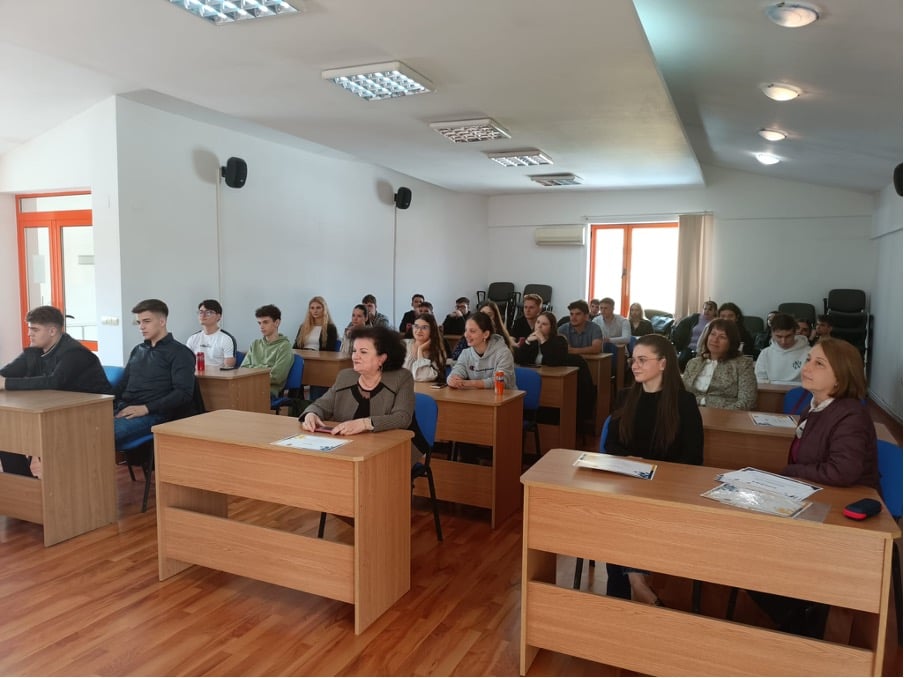 Andrei Marcu și Dragoș Banciu vor reprezenta județul Sibiu la faza națională a Concursului de cultură și educație financiar-contabilă