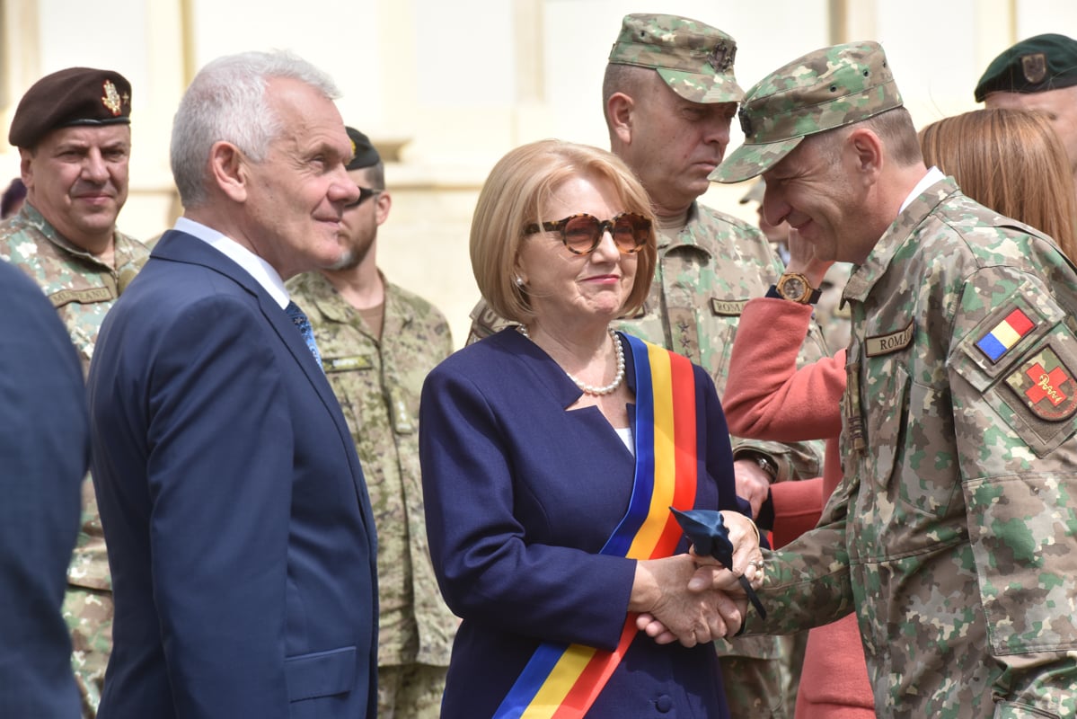 Spitalul Militar din Sibiu a primit Drapelul de Luptă, la 106 ani de la preluarea lui de către România. Deviza spitalului: „Sănătatea pacientului e legea supremă”