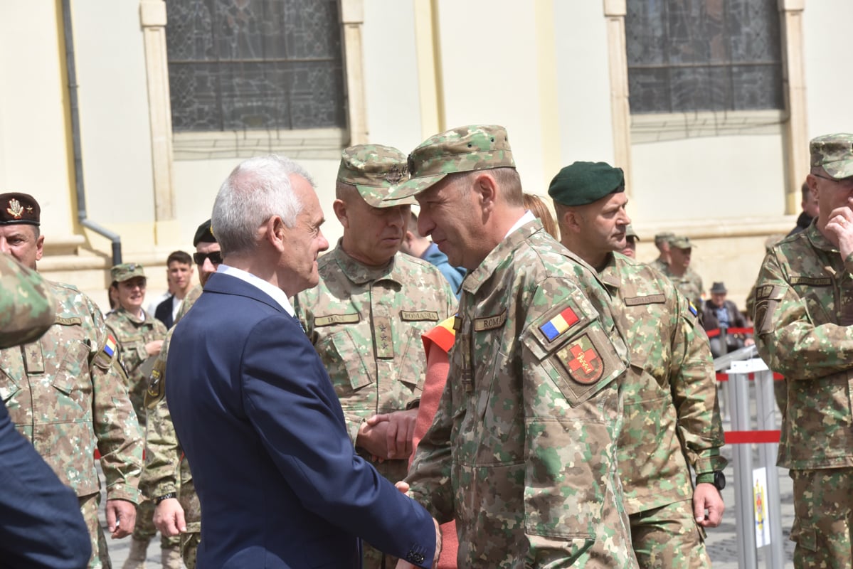 Spitalul Militar din Sibiu a primit Drapelul de Luptă, la 106 ani de la preluarea lui de către România. Deviza spitalului: „Sănătatea pacientului e legea supremă”