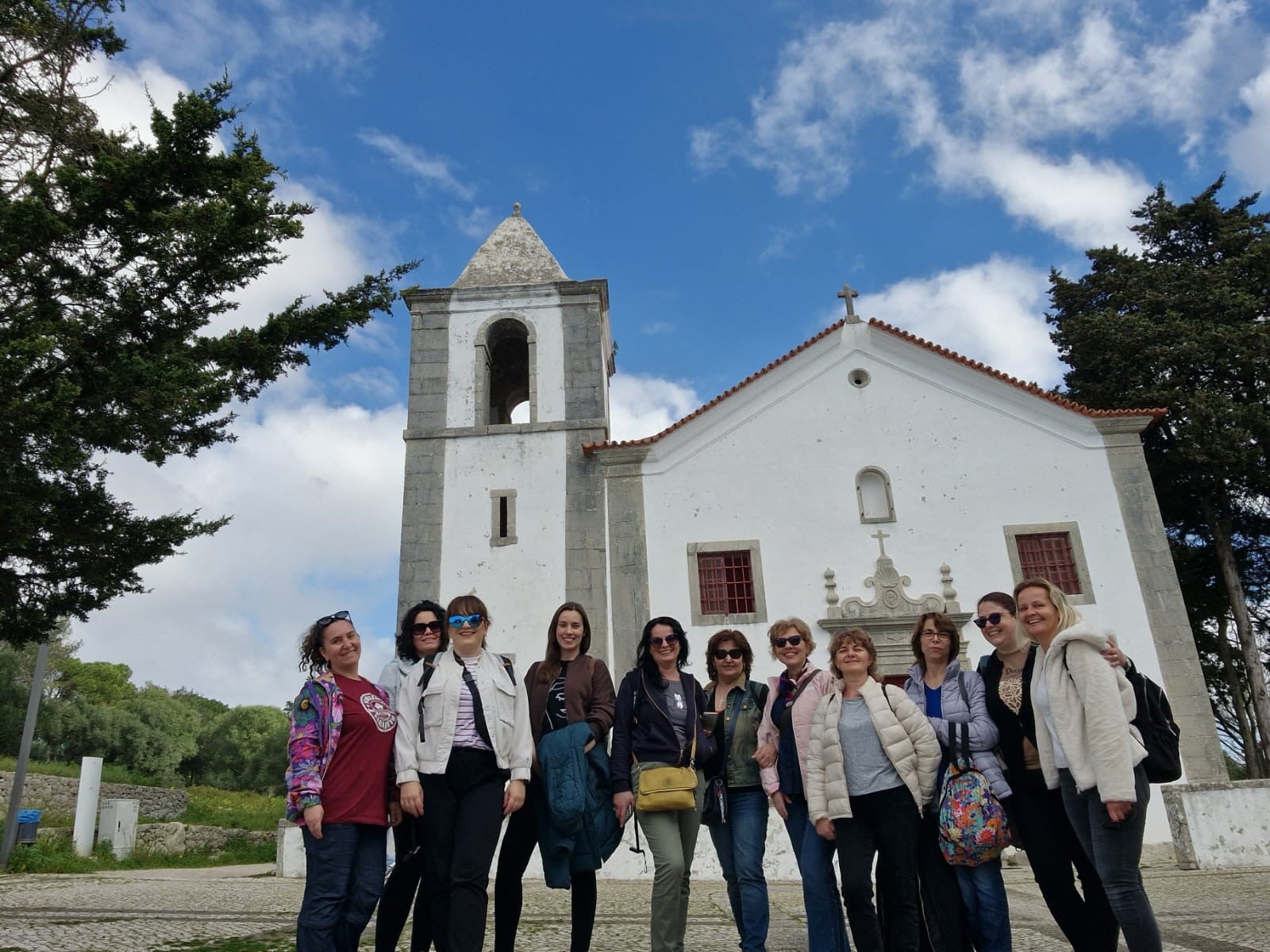 Profesorii de la Școala Nr. 8 din Sibiu promovează învățarea în aer liber, inspirați de experiențele Erasmus+ din Portugalia și Franța
