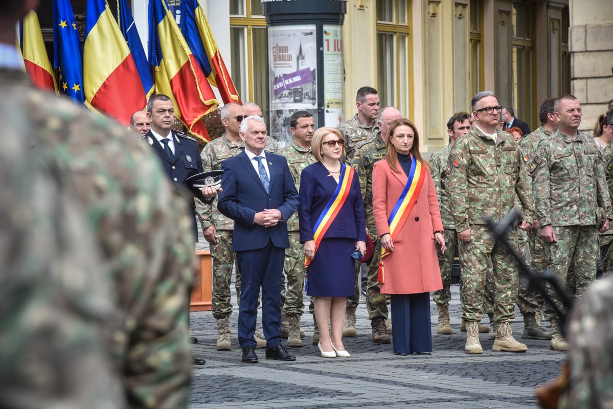 Spitalul Militar din Sibiu a primit Drapelul de Luptă, la 106 ani de la preluarea lui de către România. Deviza spitalului: „Sănătatea pacientului e legea supremă”